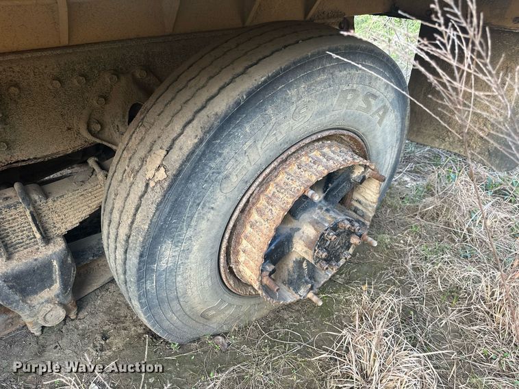 image for item DW8630 1992 International 4900 dump truck