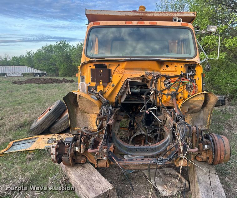 image for item DW8631 1996 International 4900 dump truck