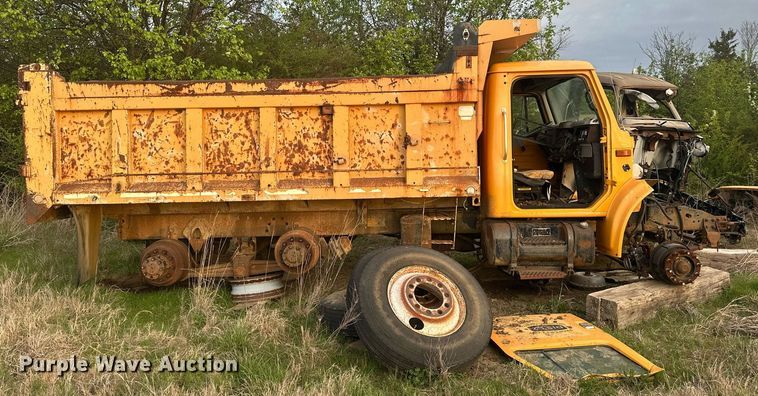 image for item DW8631 1996 International 4900 dump truck