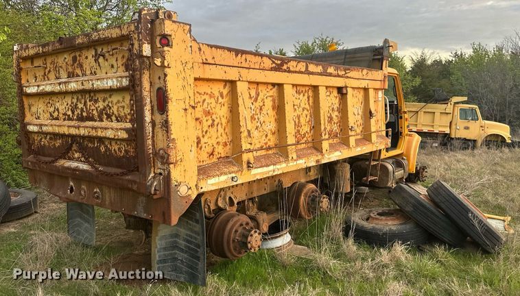 image for item DW8631 1996 International 4900 dump truck