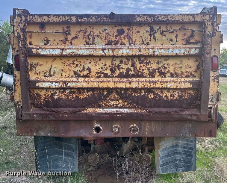 image for item DW8631 1996 International 4900 dump truck