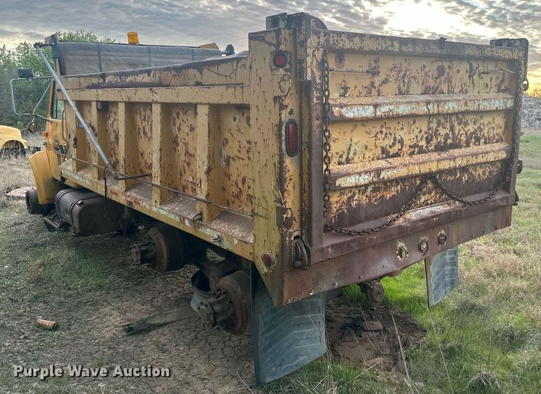 image for item DW8631 1996 International 4900 dump truck