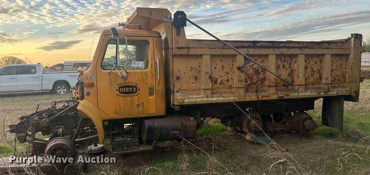 image for item DW8631 1996 International 4900 dump truck