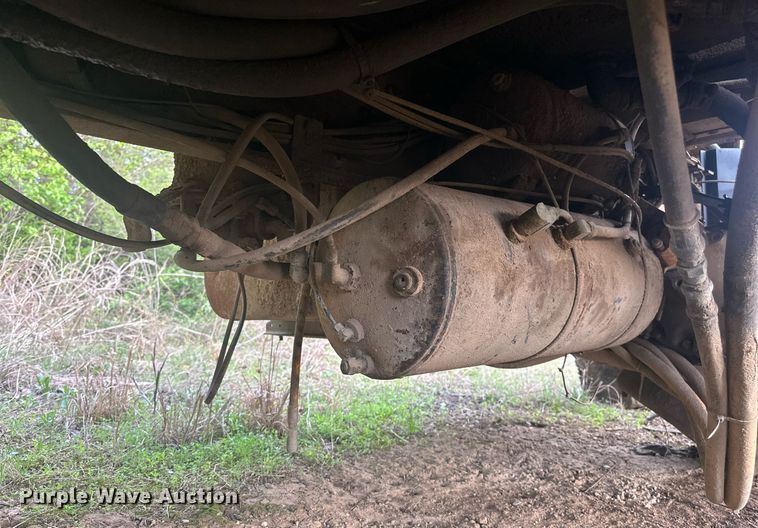 image for item DW8631 1996 International 4900 dump truck