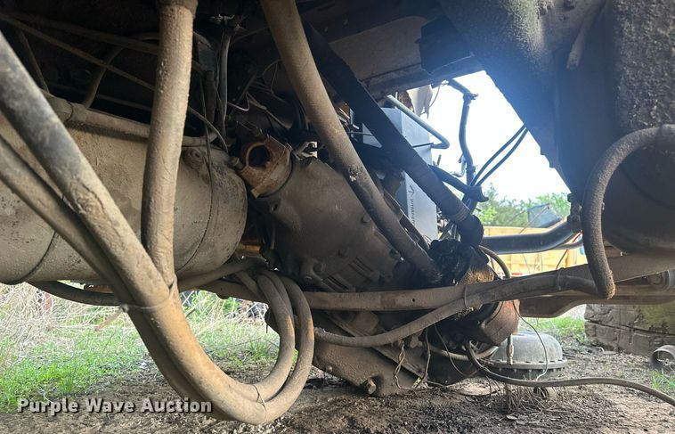 image for item DW8631 1996 International 4900 dump truck