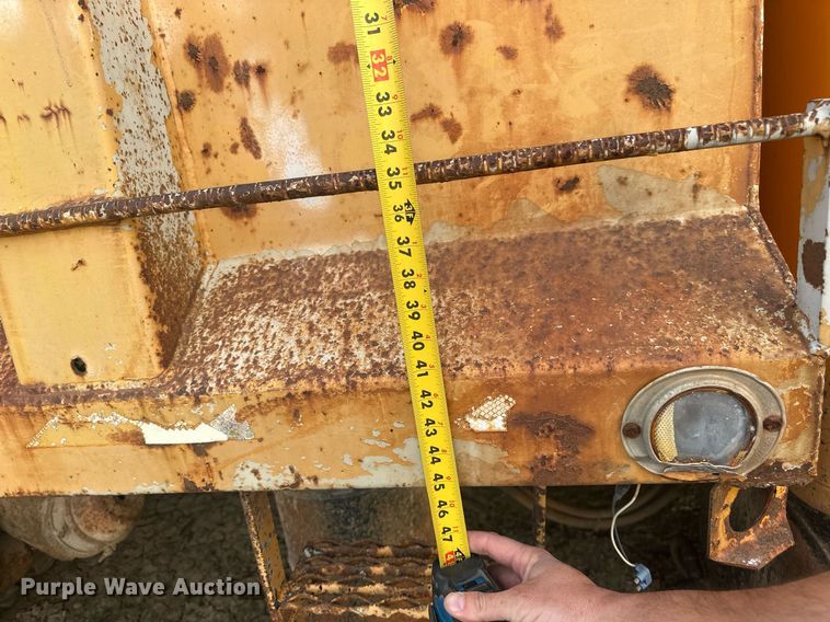 image for item DW8631 1996 International 4900 dump truck