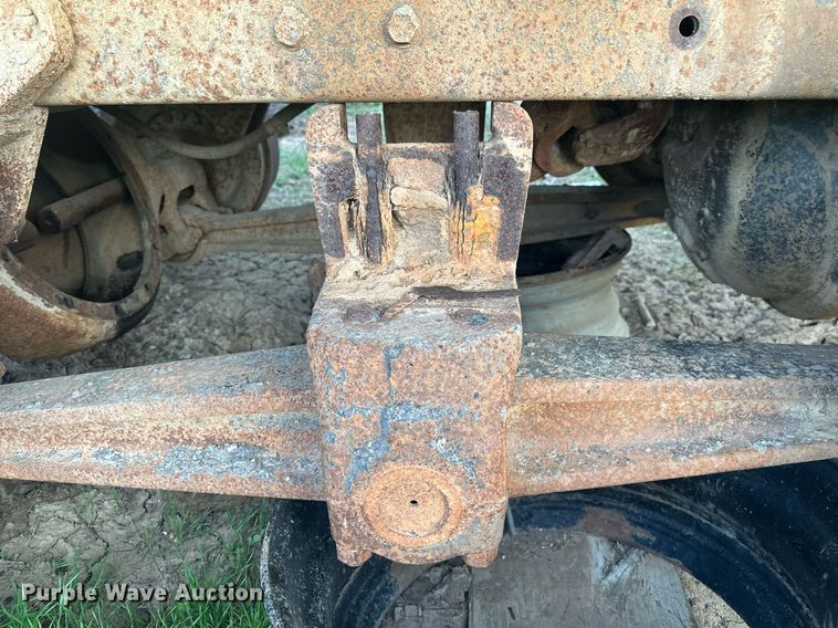 image for item DW8631 1996 International 4900 dump truck