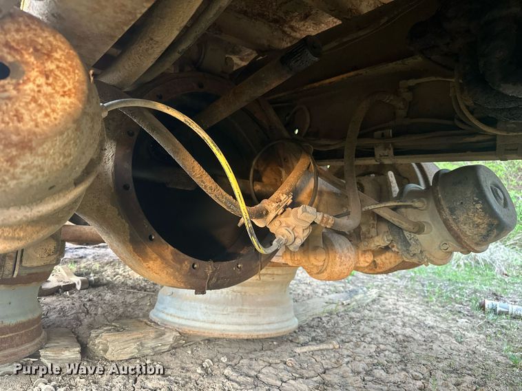 image for item DW8631 1996 International 4900 dump truck