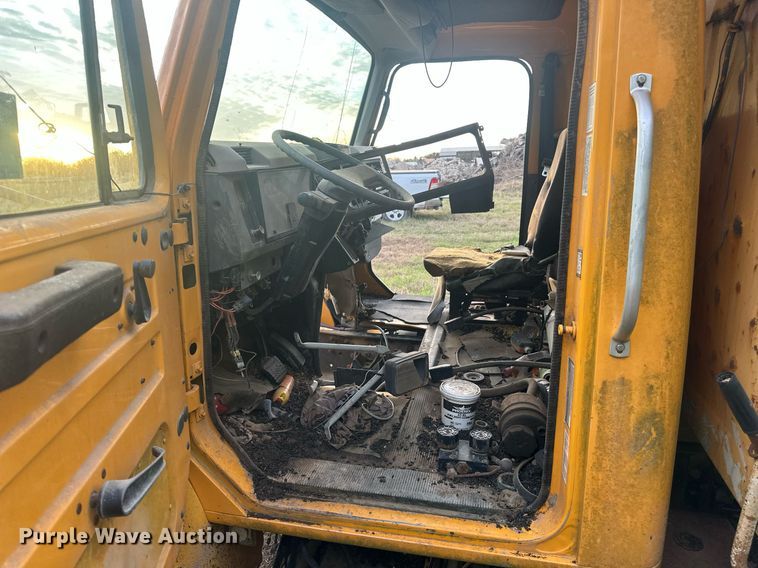 image for item DW8631 1996 International 4900 dump truck