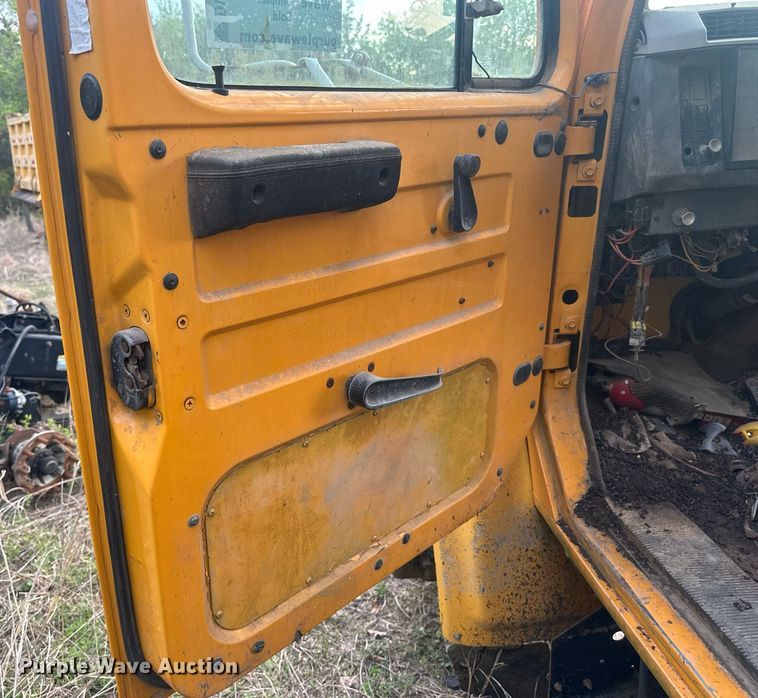 image for item DW8631 1996 International 4900 dump truck