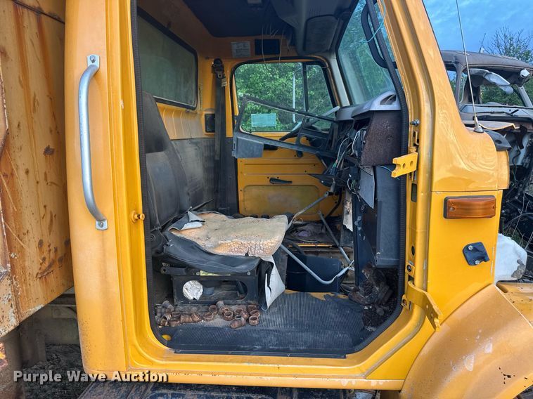 image for item DW8631 1996 International 4900 dump truck