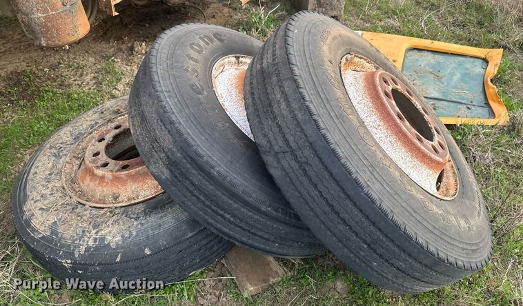 image for item DW8631 1996 International 4900 dump truck