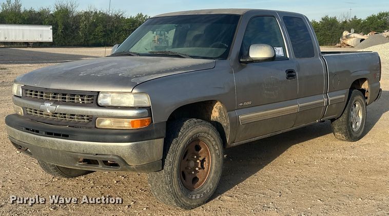image for item DW8633 2000 Chevrolet Silverado 1500 Ext. Cab pickup truck