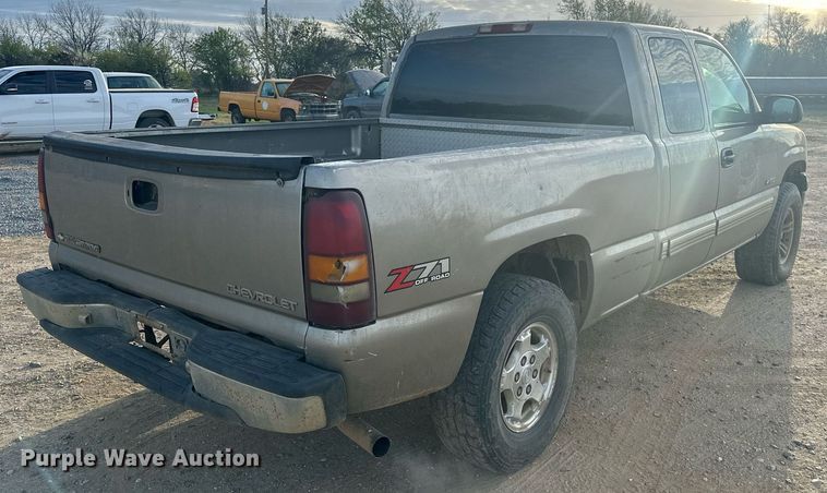 image for item DW8633 2000 Chevrolet Silverado 1500 Ext. Cab pickup truck