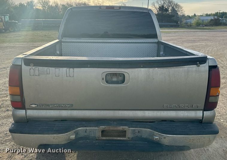 image for item DW8633 2000 Chevrolet Silverado 1500 Ext. Cab pickup truck