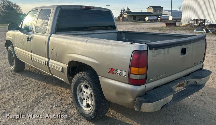 image for item DW8633 2000 Chevrolet Silverado 1500 Ext. Cab pickup truck