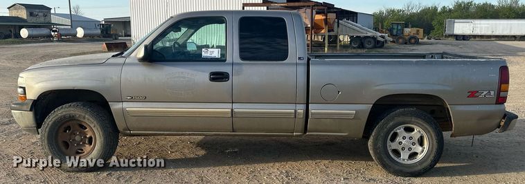 image for item DW8633 2000 Chevrolet Silverado 1500 Ext. Cab pickup truck