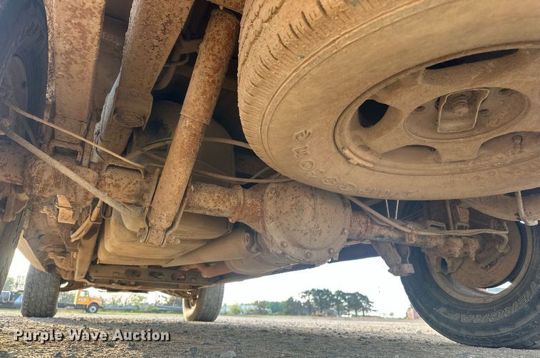 image for item DW8633 2000 Chevrolet Silverado 1500 Ext. Cab pickup truck