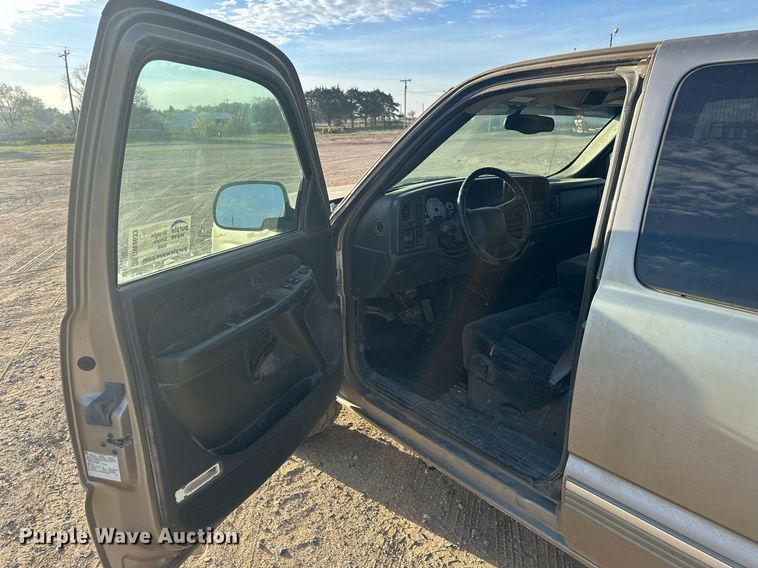 image for item DW8633 2000 Chevrolet Silverado 1500 Ext. Cab pickup truck