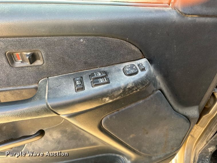 image for item DW8633 2000 Chevrolet Silverado 1500 Ext. Cab pickup truck