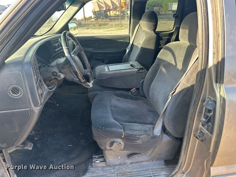 image for item DW8633 2000 Chevrolet Silverado 1500 Ext. Cab pickup truck