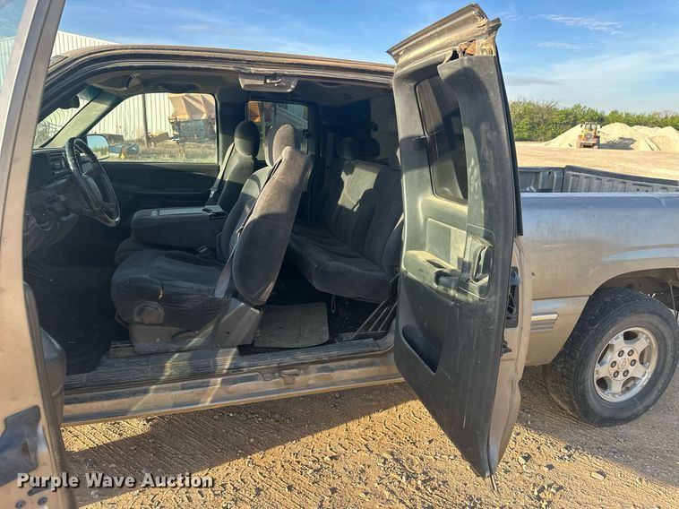 image for item DW8633 2000 Chevrolet Silverado 1500 Ext. Cab pickup truck