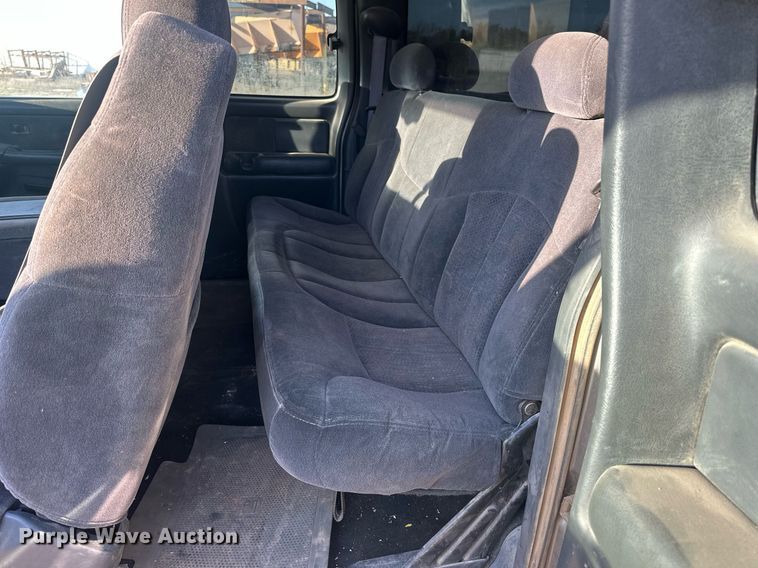 image for item DW8633 2000 Chevrolet Silverado 1500 Ext. Cab pickup truck