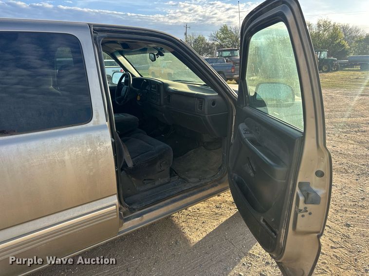 image for item DW8633 2000 Chevrolet Silverado 1500 Ext. Cab pickup truck