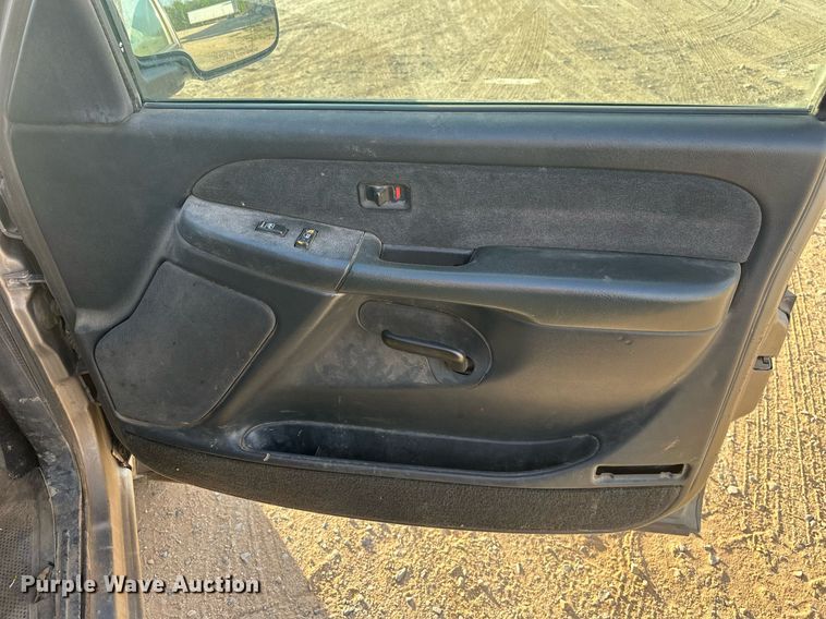 image for item DW8633 2000 Chevrolet Silverado 1500 Ext. Cab pickup truck