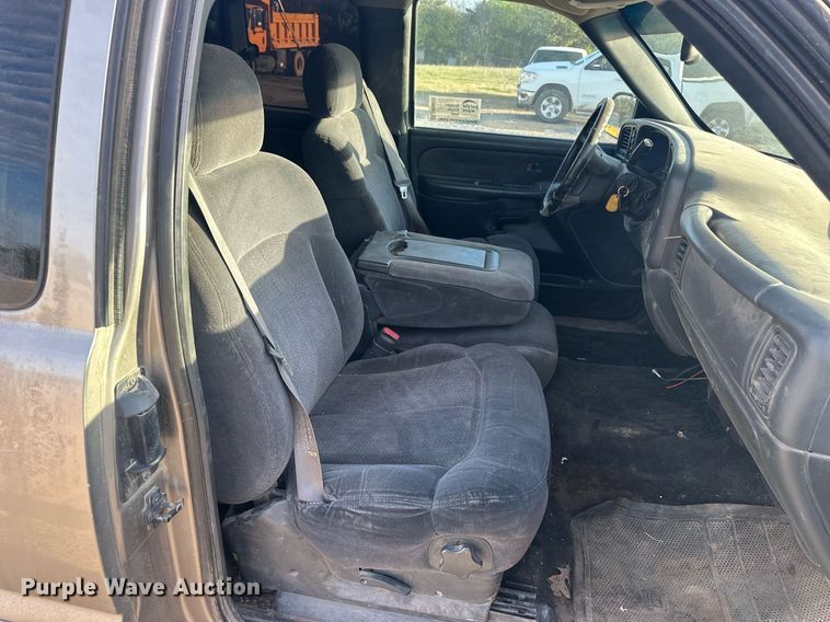 image for item DW8633 2000 Chevrolet Silverado 1500 Ext. Cab pickup truck