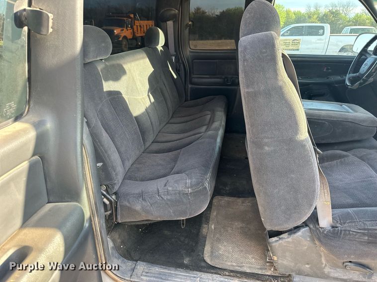 image for item DW8633 2000 Chevrolet Silverado 1500 Ext. Cab pickup truck