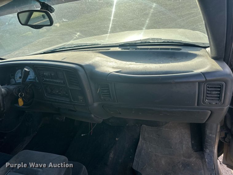 image for item DW8633 2000 Chevrolet Silverado 1500 Ext. Cab pickup truck