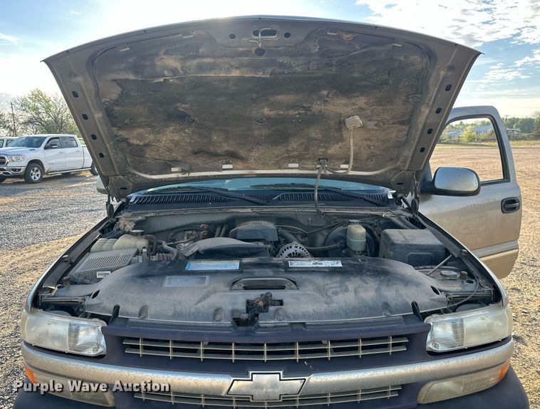 image for item DW8633 2000 Chevrolet Silverado 1500 Ext. Cab pickup truck