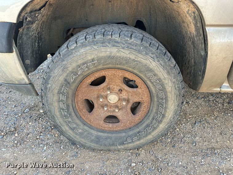 image for item DW8633 2000 Chevrolet Silverado 1500 Ext. Cab pickup truck