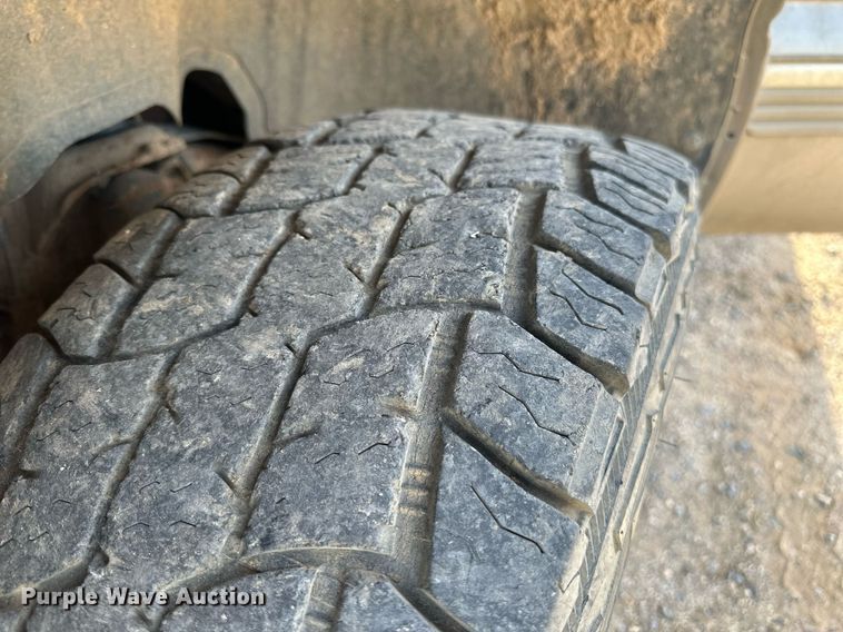 image for item DW8633 2000 Chevrolet Silverado 1500 Ext. Cab pickup truck