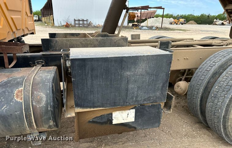 image for item DW8634 2009 International 7400 dump truck