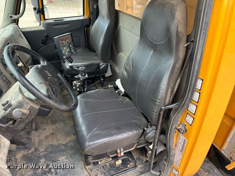 image for item DW8634 2009 International 7400 dump truck