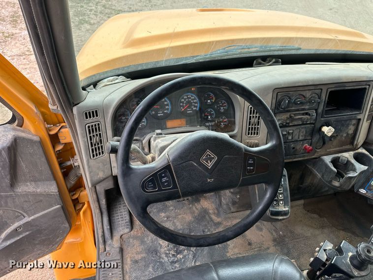 image for item DW8634 2009 International 7400 dump truck