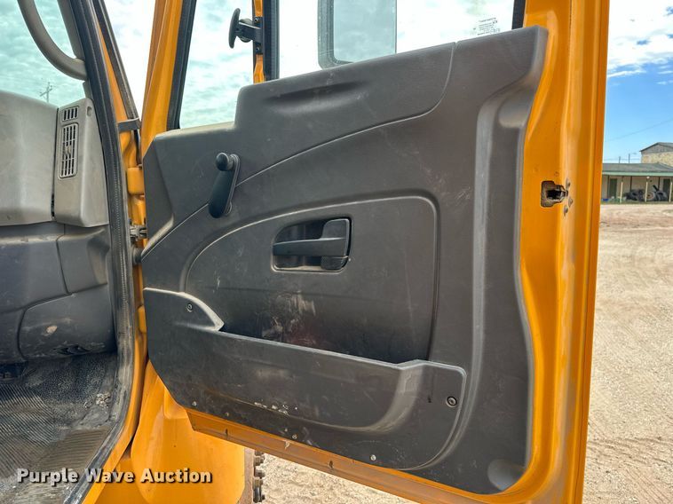 image for item DW8634 2009 International 7400 dump truck