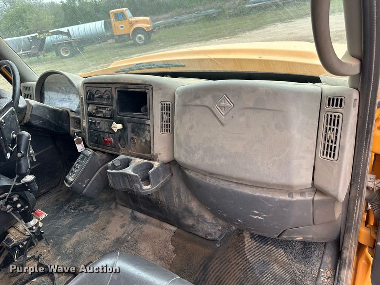 image for item DW8634 2009 International 7400 dump truck