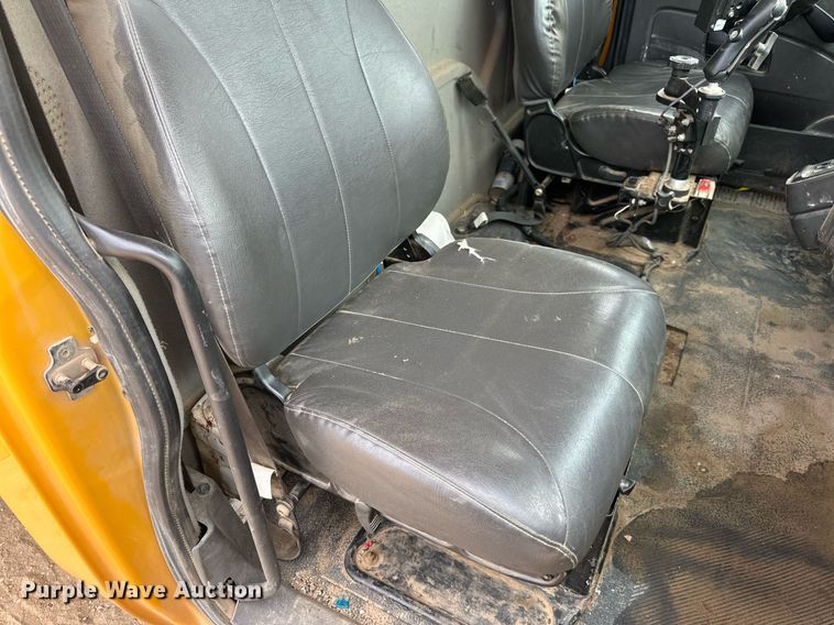 image for item DW8634 2009 International 7400 dump truck