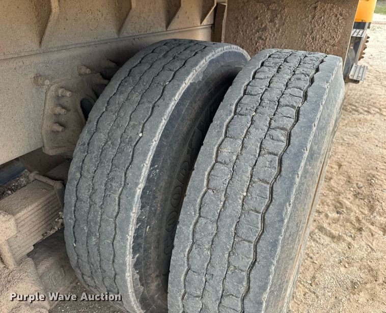 image for item DW8634 2009 International 7400 dump truck