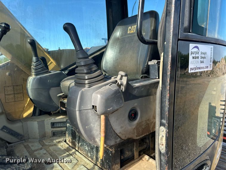 image for item DW8635 2002 Caterpillar 308C SR mini excavator