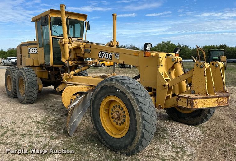 image for item DW8637 1998 John Deere 670C motor grader