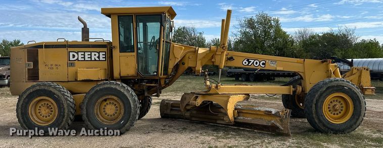 image for item DW8637 1998 John Deere 670C motor grader