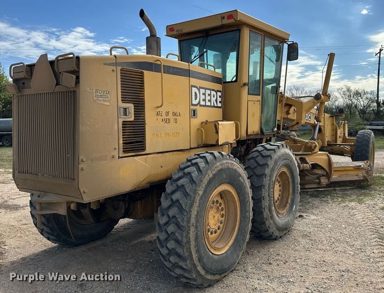 image for item DW8637 1998 John Deere 670C motor grader