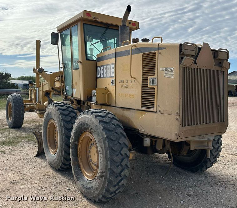 image for item DW8637 1998 John Deere 670C motor grader