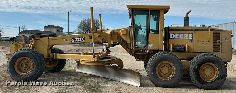 image for item DW8637 1998 John Deere 670C motor grader