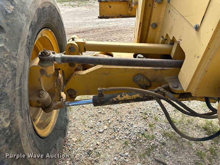 image for item DW8637 1998 John Deere 670C motor grader