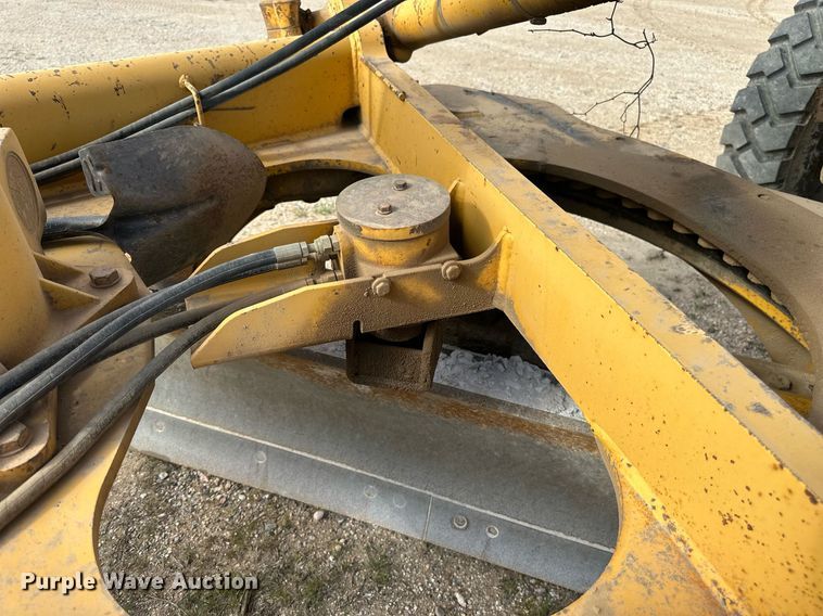 image for item DW8637 1998 John Deere 670C motor grader